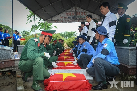 Memorial and burial service held for martyrs’ remains